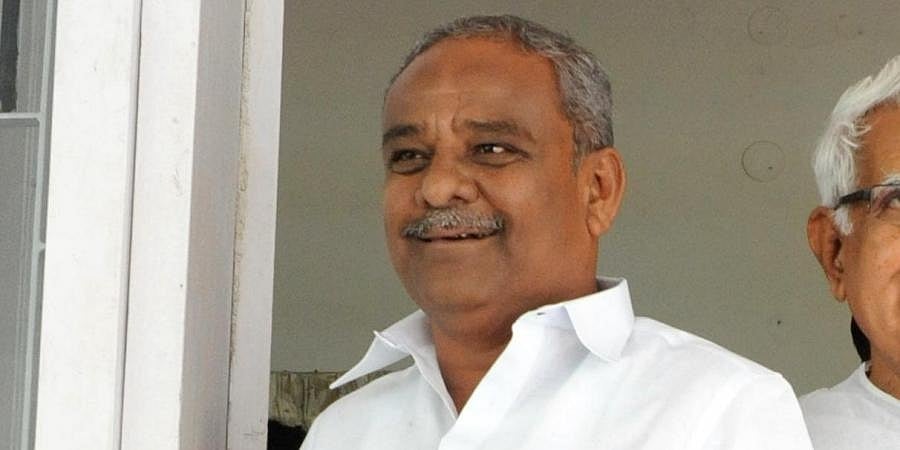 ಆತ್ಮವಿಶ್ವಾಸ ಕಳೆದುಕೊಂಡು ಸಾಯುವವರಿಗೆ ಪಂಪ್ ಹೊಡೆದು ಧೈರ್ಯ ತುಂಬಲು ಸಾಧ್ಯವೇ: ಕತ್ತಿ ಬೇಜವಾಬ್ದಾರಿ ಹೇಳಿಕೆ
