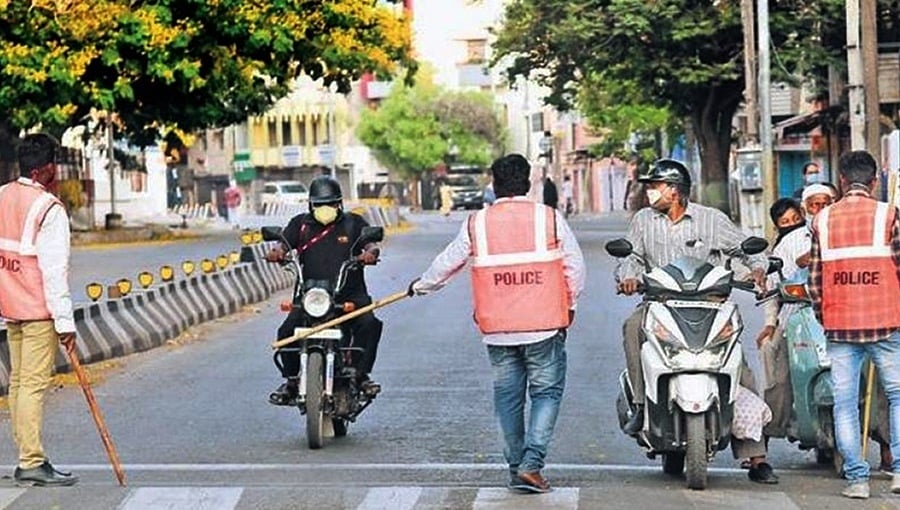 ನಿಯಮ ಉಲ್ಲಂಘಿಸಿದವರಿಗೆ ಬಿಸಿ ಮುಟ್ಟಿಸಿದ ಪೊಲೀಸರು: ಎರಡು ದಿನದಲ್ಲಿ 5 ಸಾವಿರಕ್ಕೂ ಹೆಚ್ಚು ವಾಹನ ಜಪ್ತಿ!