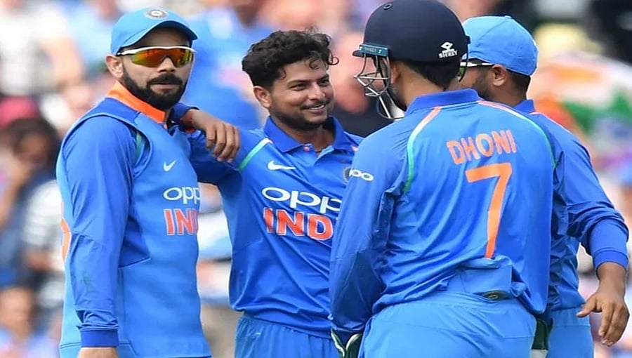 ಮೈದಾನದಲ್ಲಿ ಧೋನಿಯನ್ನು ಮಿಸ್ ಮಾಡಿಕೊಳ್ಳುತ್ತಿದ್ದೇನೆಂದು ಹೇಳಿ ಪರೋಕ್ಷವಾಗಿ ಕೊಹ್ಲಿಗೆ ಟಾಂಗ್ ಕೊಟ್ಟ ಕುಲದೀಪ್!