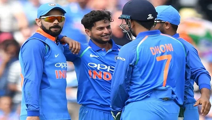 ಮೈದಾನದಲ್ಲಿ ಧೋನಿಯನ್ನು ಮಿಸ್ ಮಾಡಿಕೊಳ್ಳುತ್ತಿದ್ದೇನೆಂದು ಹೇಳಿ ಪರೋಕ್ಷವಾಗಿ ಕೊಹ್ಲಿಗೆ ಟಾಂಗ್ ಕೊಟ್ಟ ಕುಲದೀಪ್!