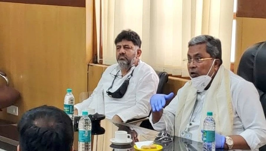 ಕೋವಿಡ್ ಲಸಿಕೆ ಬಗ್ಗೆ ಪ್ರಧಾನಿ ಮೋದಿ ಮತ್ತು ಮುಖ್ಯಮಂತ್ರಿ ಯಡಿಯೂರಪ್ಪ ಜನತೆಗೆ ಸುಳ್ಳು ಭರವಸೆ ನೀಡುತ್ತಿದ್ದಾರೆ: ಸಿದ್ದರಾಮಯ್ಯ ಆರೋಪ