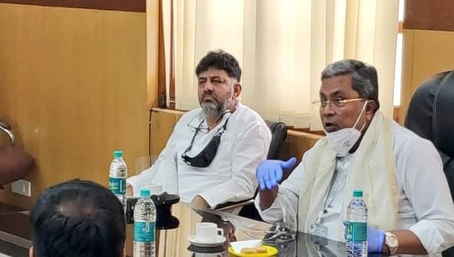 ಕೋವಿಡ್ ಲಸಿಕೆ ಬಗ್ಗೆ ಪ್ರಧಾನಿ ಮೋದಿ ಮತ್ತು ಮುಖ್ಯಮಂತ್ರಿ ಯಡಿಯೂರಪ್ಪ ಜನತೆಗೆ ಸುಳ್ಳು ಭರವಸೆ ನೀಡುತ್ತಿದ್ದಾರೆ: ಸಿದ್ದರಾಮಯ್ಯ ಆರೋಪ
