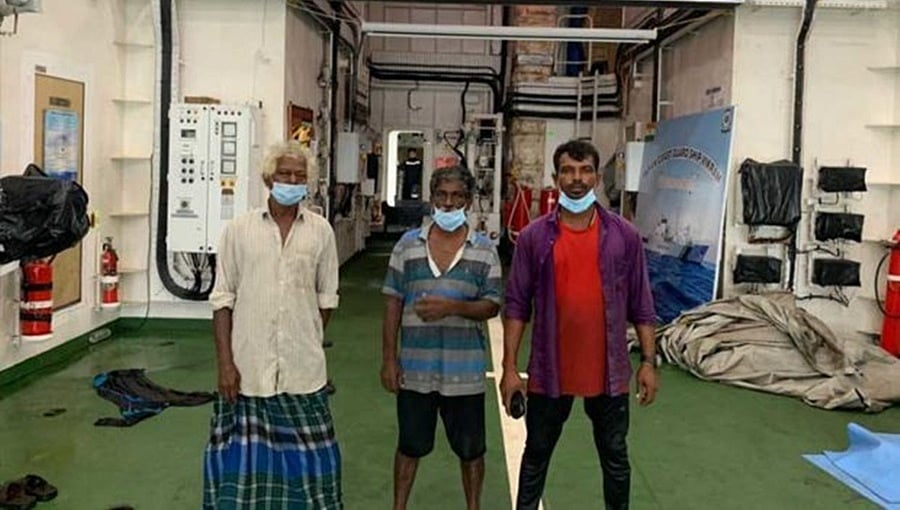 ಮಂಗಳೂರು: ಸಮುದ್ರದಲ್ಲಿ ಸಿಲುಕಿದ್ದ ಮೂವರು ಮೀನುಗಾರರ ರಕ್ಷಣೆ