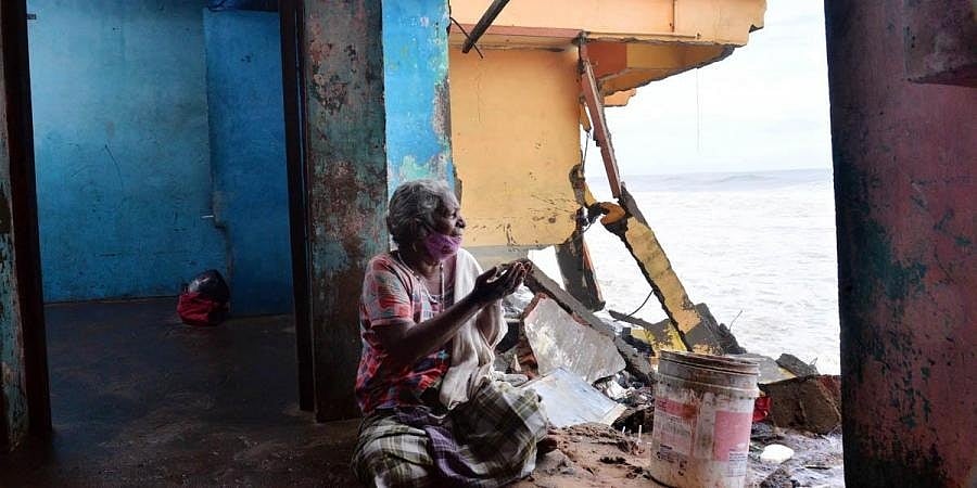 ಕರ್ನಾಟಕ ಕರಾವಳಿಗೆ ಅಪ್ಪಳಿಸಿದ ಟೌಕ್ಟೇ ಚಂಡಮಾರುತ, ಮಂಗಳೂರಿನಲ್ಲಿ 50 ಕುಟುಂಬ ಸ್ಥಳಾಂತರ