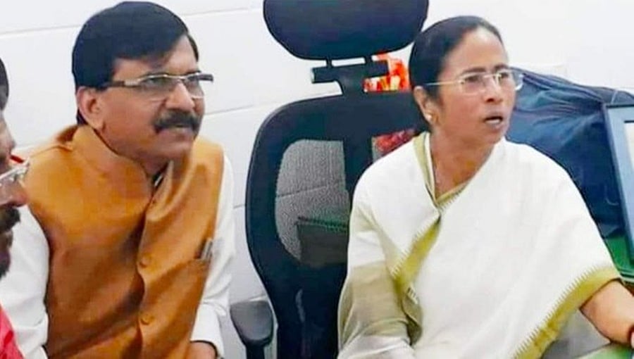 ಮಮತಾ ಬ್ಯಾನರ್ಜಿಯನ್ನು ಹೊಗಳಿ, ಪ್ರಧಾನಿಯನ್ನು ಅಣಕಿಸಿದ ಶಿವಸೇನೆ!