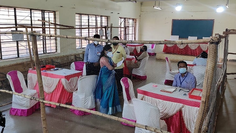 ಕರ್ನಾಟಕ ಉಪಚುನಾವಣಾ ಕದನ: ಮತ ಎಣಿಕೆ ಪ್ರಕ್ರಿಯೆ ಆರಂಭ