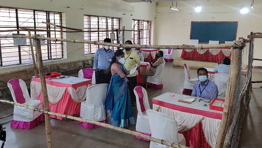 ಕರ್ನಾಟಕ ಉಪಚುನಾವಣಾ ಕದನ: ಮತ ಎಣಿಕೆ ಪ್ರಕ್ರಿಯೆ ಆರಂಭ