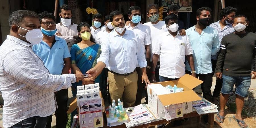 ಕೋವಿಡ್-19: ಶಿವಮೊಗ್ಗದ ಪೆಟ್ರೋಲ್ ಬಂಕ್, ಅಂಗಡಿಗಳಲ್ಲಿ ಉಚಿತ ಎಸ್ ಪಿಒ-2 ತಪಾಸಣೆ ಸೌಲಭ್ಯ