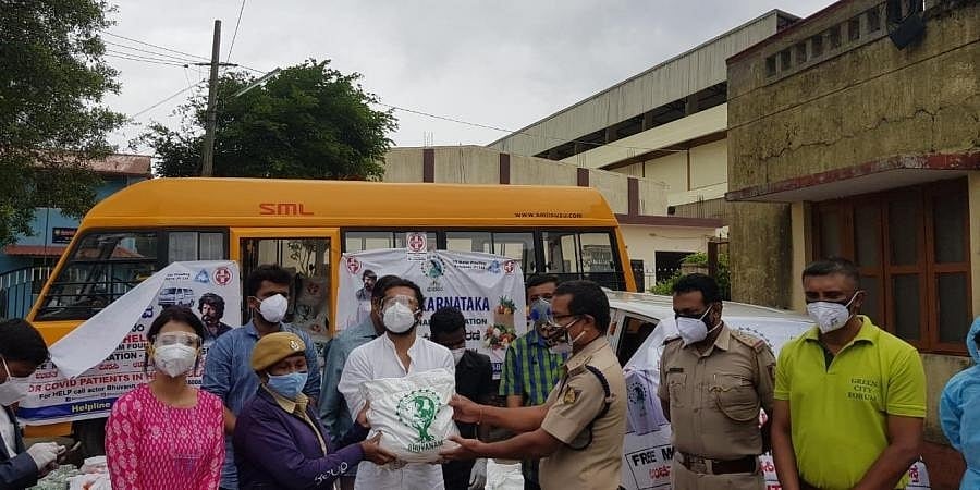 ಕೊಡಗು: ಕೋವಿಡ್-19 ಸಂಕಷ್ಟದಲ್ಲಿರುವವರಿಗೆ ನಟ ಭುವನ್ ಪೊನ್ನಣ್ಣ ನೆರವಿನ ಹಸ್ತ