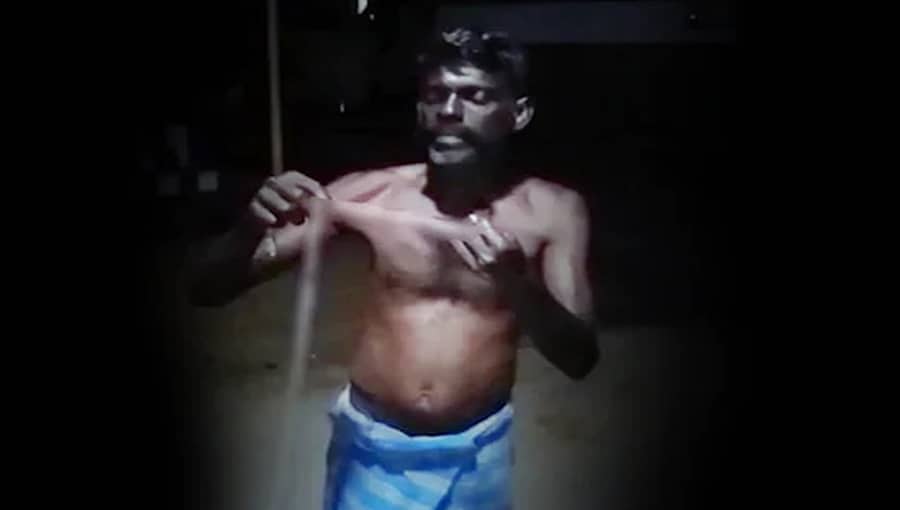 ಕೊರೋನಾದಿಂದ ರಕ್ಷಿಸಿಕೊಳ್ಳಲು ಹಾವನ್ನು ತಿಂದ ಭೂಪ: ವಿಡಿಯೋ ವೈರಲ್!