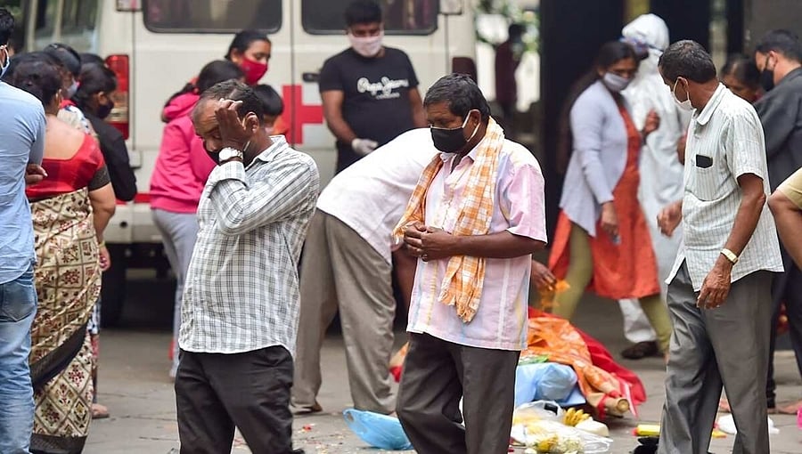 ರಾಜ್ಯದಲ್ಲಿ ಕೊರೋನಾ ಸೋಂಕು ಇಳಿಕೆ, ನಿಲ್ಲದ ಸಾವಿನ ಅಬ್ಬರ: ಇಂದು 492 ಬಲಿ, 20,628 ಮಂದಿಗೆ ಪಾಸಿಟಿವ್