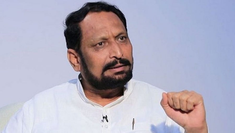 ಬಿಮ್ಸ್ ಆಸ್ಪತ್ರೆ ಅವ್ಯವಸ್ಥೆ ಕಂಡು ಹೌಹಾರಿದ ಡಿಸಿಎಂ; ಇದೇನು ಆಸ್ಪತ್ರೆಯಾ, ದನದ ಕೊಟ್ಟಿಗೆಯಾ ಎಂದ ಲಕ್ಷ್ಮಣ ಸವದಿ!