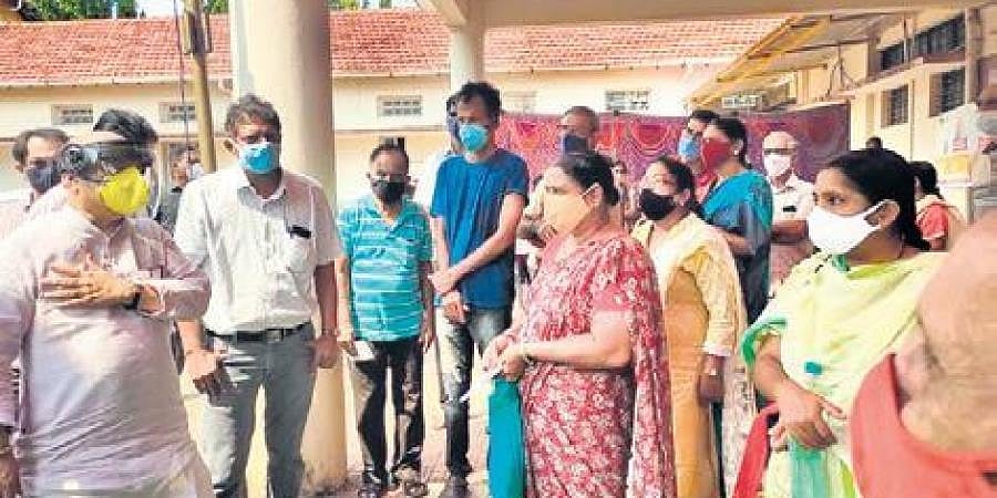 ಅಜ್ಜರಕಾಡು ಸರ್ಕಾರಿ ಆಸ್ಪತ್ರೆಯಲ್ಲಿ ಹಾಸಿಗೆ ಕೊರತೆಯಿಲ್ಲ: ಸಚಿವ ಬೊಮ್ಮಾಯಿ