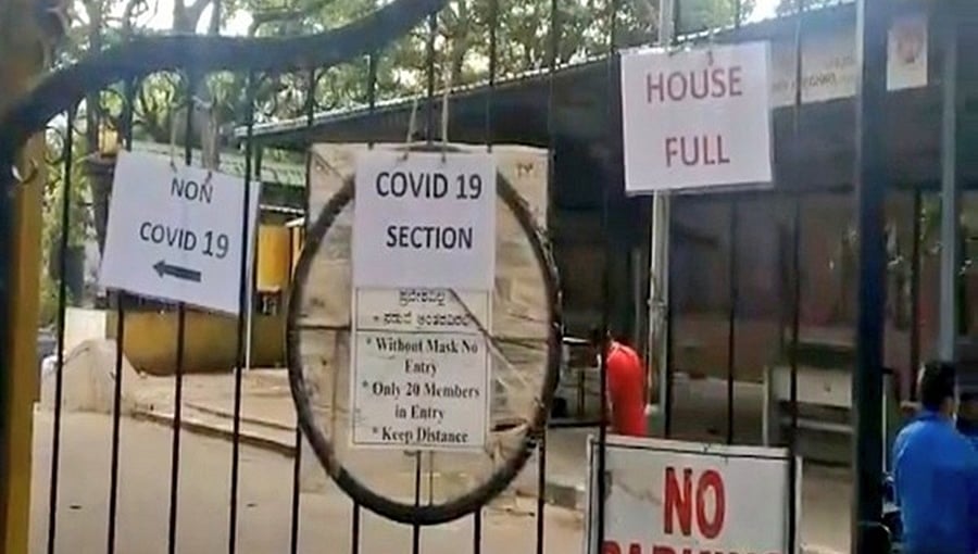 ನಗರದಲ್ಲಿ ಕೊರೋನಾ ರೋಗಿಗಳ ಸಾವು ಹೆಚ್ಚಳ: ಚಾಮರಾಜಪೇಟೆ ಸ್ಮಶಾನದ ಮುಂದೆ 'ಹೌಸ್'ಫುಲ್' ಬೋರ್ಡ್!