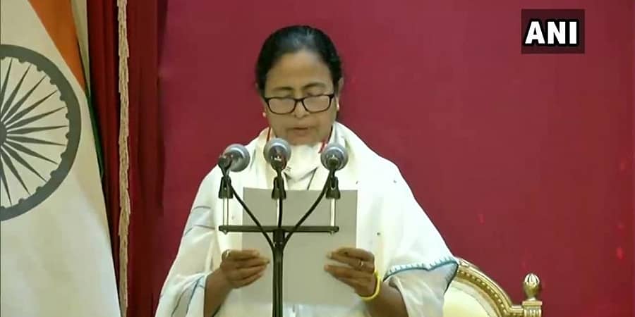 ಪಶ್ಚಿಮ ಬಂಗಾಳ: 3ನೇ ಬಾರಿ ಮುಖ್ಯಮಂತ್ರಿಯಾಗಿ ಟಿಎಂಸಿ ಮುಖ್ಯಸ್ಥೆ 'ದೀದಿ' ಮಮತಾ ಬ್ಯಾನರ್ಜಿ ಪ್ರಮಾಣ ವಚನ ಸ್ವೀಕಾರ