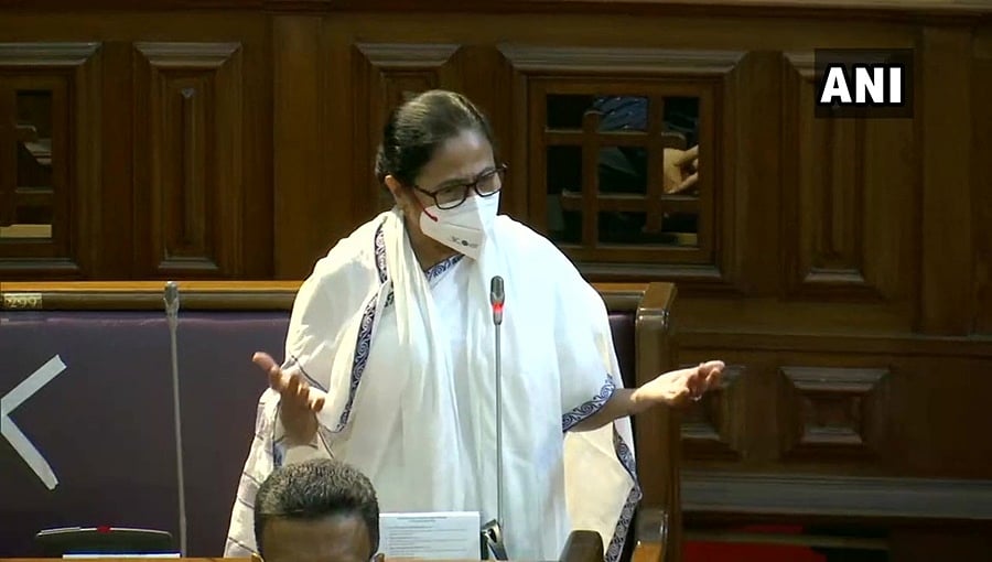 ಕೇಂದ್ರಕ್ಕೆ 30 ಸಾವಿರ ಕೋಟಿ ರೂ. ಏನೂ ಅಲ್ಲ; ಸಾರ್ವತ್ರಿಕ ಕೋವಿಡ್-19 ಲಸಿಕಾ ಕಾರ್ಯಕ್ರಮಕ್ಕೆ ಮಮತಾ ಬ್ಯಾನರ್ಜಿ ಒತ್ತಾಯ