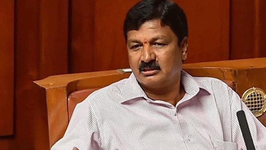 ರಮೇಶ್ ಜಾರಕಿಹೊಳಿ ಸಿಡಿ ಕೇಸ್: ನಾನು ಸುರಕ್ಷಿತವಾಗಿದ್ದೇನೆ, ಪೋಷಕರನ್ನು ಸೇರುವ ಇಚ್ಛೆ ಸದ್ಯಕ್ಕಿಲ್ಲ- ಸಂತ್ರಸ್ತೆ ಹೇಳಿಕೆ