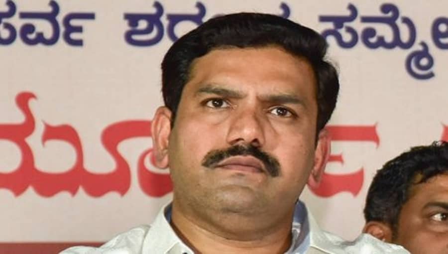 ನಾಯಕತ್ವ ಬದಲಾವಣೆ ಚರ್ಚೆ: ಅಚ್ಚರಿ ಮೂಡಿಸಿದ ಸಿಎಂ ಪುತ್ರ ವಿಜಯೇಂದ್ರ ದೆಹಲಿ ಭೇಟಿ