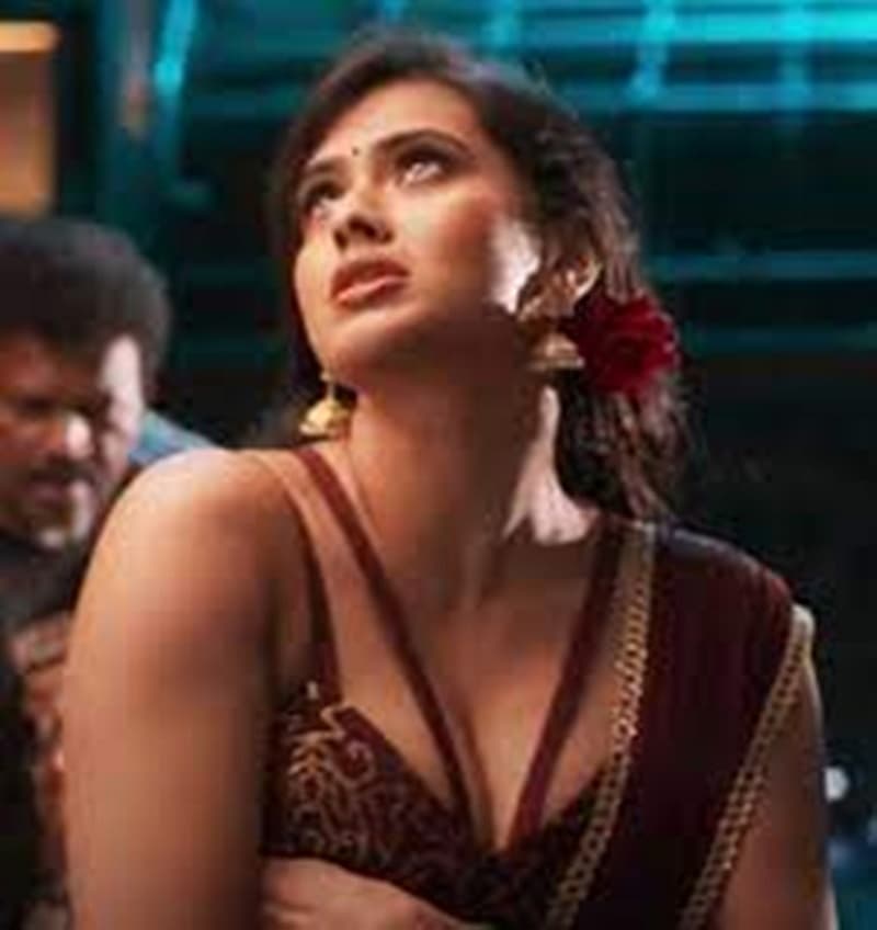 ಹೆಬಾ ಪಟೇಲ್ ಪ್ರತಿನಿತ್ಯವೂ ಒಂದಲ್ಲಾ ಒಂದು ಹಾಟ್ ಫೋಟೋ ಹಂಚಿಕೊಳ್ಳುವ ಮೂಲಕ ಸದಾ ಸುದ್ದಿಯಲ್ಲಿರುತ್ತಾರೆ