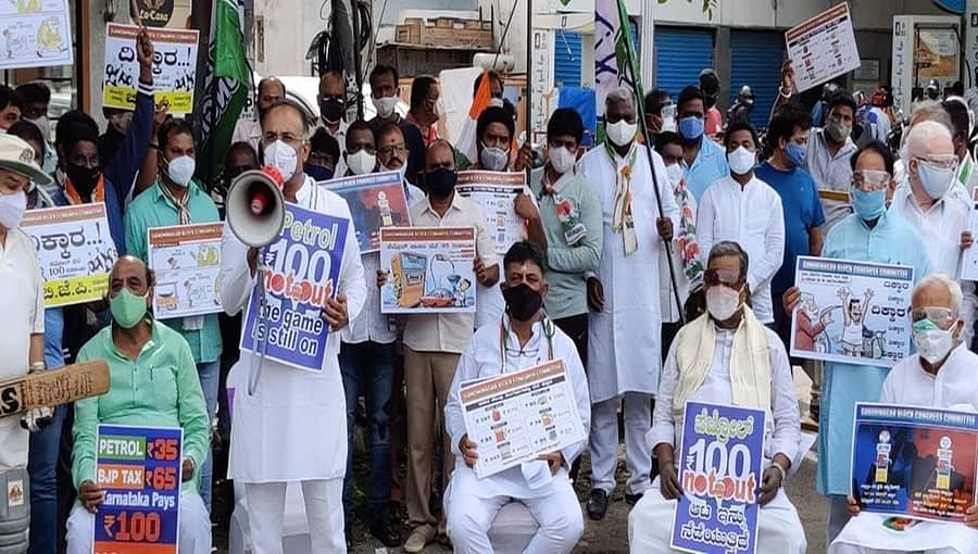 ಈ ದೇಶದಲ್ಲಿ ಪ್ರಧಾನಿ ಮೋದಿಯವರ ಗಡ್ಡ ಮತ್ತು ಪೆಟ್ರೋಲ್ ಬೆಲೆ ಬೆಳೆಯುತ್ತಲೇ ಇದೆ: ದಿನೇಶ್ ಗುಂಡೂರಾವ್