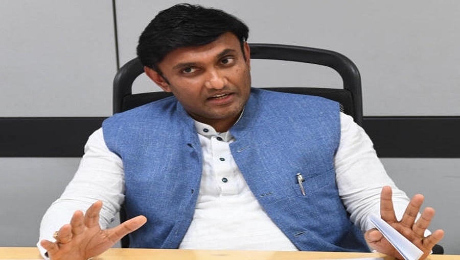 ಕೊರೋನಾ ಲಸಿಕೆಯ 2 ಡೋಸ್ ಪಡೆಯುವವರೆಗೂ ಎಚ್ಚರಿಕೆಯಿಂದಿರಿ, ಮೈಮರೆಯಬೇಡಿ: ಸಚಿವ ಸುಧಾಕರ್