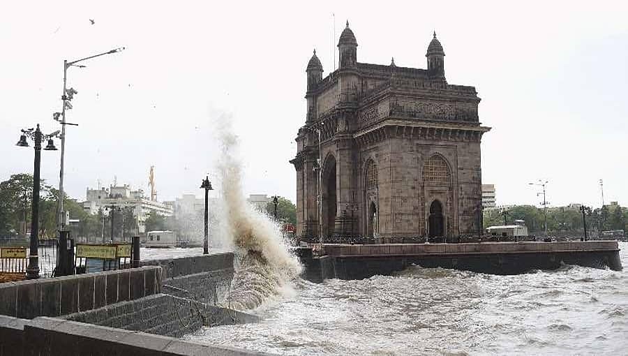 ಮುಂಬೈಯಲ್ಲಿ ಮುಂದುವರಿದ ಧಾರಾಕಾರ ಮಳೆ: ಅಂಧೇರಿ ಉಪನಗರದಲ್ಲಿ ಪ್ರವಾಹ, ಮುನ್ನೆಚ್ಚರಿಕೆ ಘೋಷಣೆ