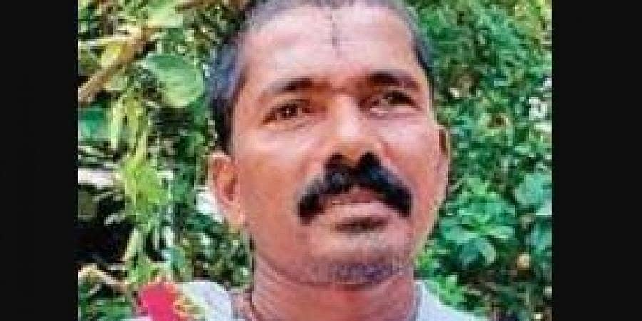ಉಡುಪಿ: ಲಾಕ್ ಡೌನ್ ವೇಳೆ ಸಂಕಷ್ಟದಲ್ಲಿದ್ದ ಕುಟುಂಬಗಳಿಗೆ ಉಳಿತಾಯದ ಹಣದಲ್ಲಿ ದಿನಗೂಲಿ ಕಾರ್ಮಿಕನ ನೆರವು!