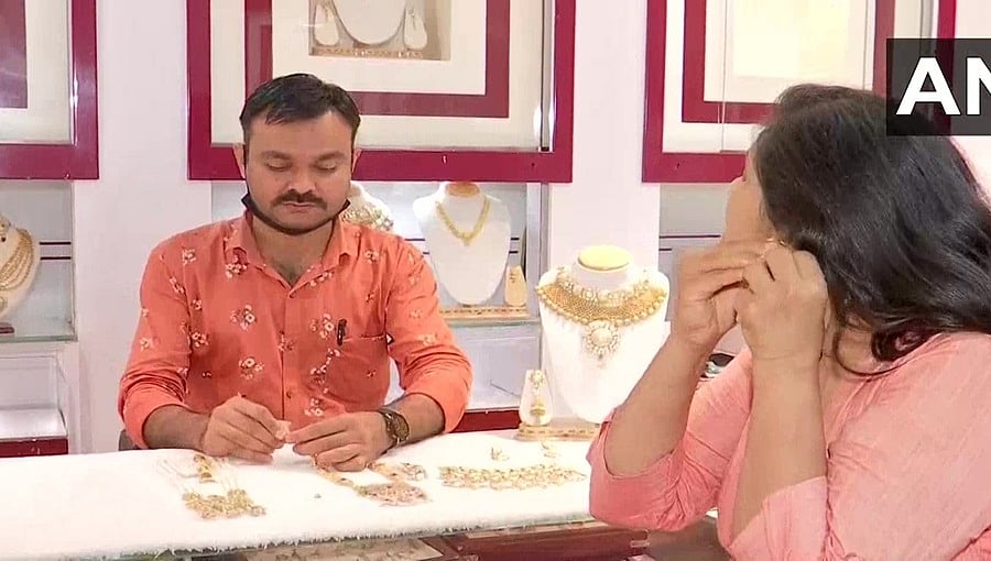 ಚಿನ್ನದ ಮೇಲೆ ಹಾಲ್ ಮಾರ್ಕ್ ಇಂದಿನಿಂದ ಕಡ್ಡಾಯ: ಕೇಂದ್ರ ಸರ್ಕಾರ ಆದೇಶ