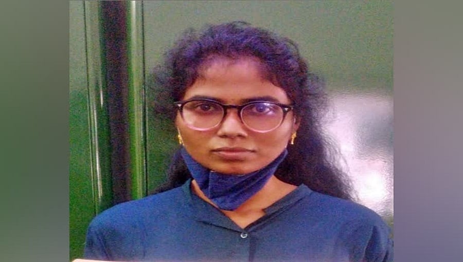 ಬೆಂಗಳೂರು: ಪ್ರಿಯತಮನಿಗಾಗಿ ಗಾಂಜಾ ಮಾರಾಟದಲ್ಲಿ ತೊಡಗಿದ್ದ ಆಂಧ್ರ ಮೂಲದ ಯುವತಿ ಬಂಧನ