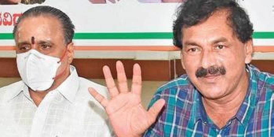 ಕೂಡಲೆ ರಾಜೀನಾಮೆ ನೀಡಿ: ಮುಖ್ಯಮಂತ್ರಿ ಯಡಿಯೂರಪ್ಪಗೆ ಕಾಂಗ್ರೆಸ್ ಆಗ್ರಹ