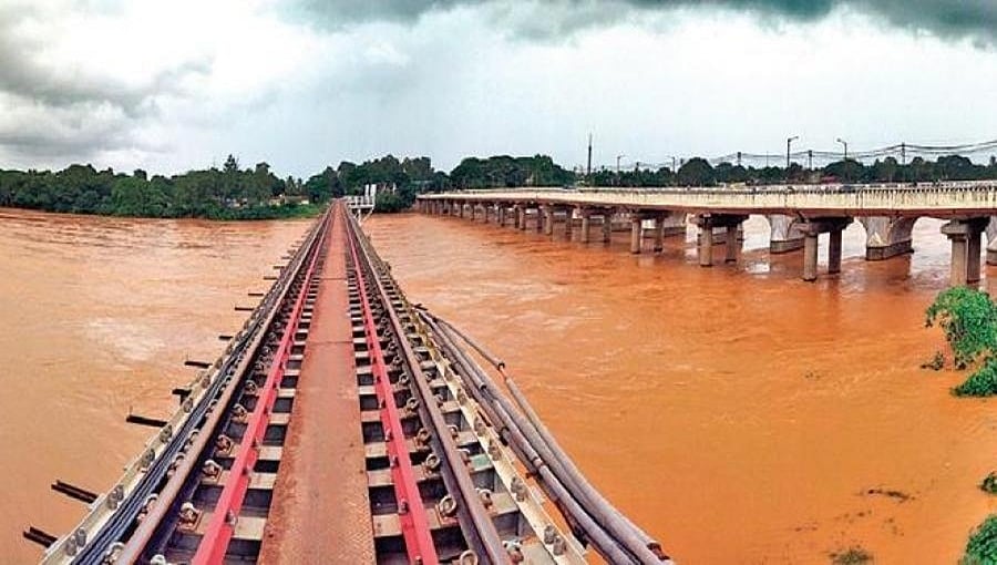 ರಾಜ್ಯದಲ್ಲಿ ಮೂರ್ನಾಲ್ಕು ದಿನಗಳಿಂದ ಸತತ ಮಳೆ: ಜನಜೀವನ ಅಸ್ತವ್ಯಸ್ತ, ಜಿಲ್ಲಾಧಿಕಾರಿಗಳೊಂದಿಗೆ ಇಂದು ಸಿಎಂ ಸಭೆ