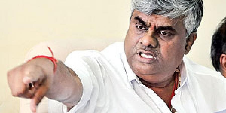 ಮುಖ್ಯಮಂತ್ರಿ ರಾಜಕೀಯ ಕಾರ್ಯದರ್ಶಿಯಿಂದ ಅರಸೀಕೆರೆ ಜೆಡಿಎಸ್ ಕಾನ್ಸಿಲರ್ ಗೆ 10 ಲಕ್ಷ ರೂ. ಆಮಿಷ: ಹೆಚ್.ಡಿ. ರೇವಣ್ಣ