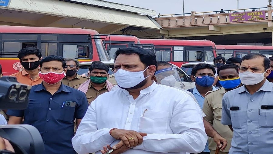 ಲಾಕ್ ಡೌನ್, ನೌಕರರ ಮುಷ್ಕರದಿಂದ ಕೆಎಸ್ ಆರ್ ಟಿಸಿಗೆ 4,000ಕೋಟಿ ರೂ ನಷ್ಟ- ಲಕ್ಷ್ಮಣ ಸವದಿ