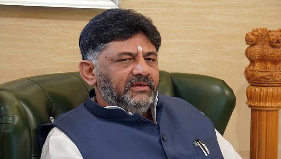 ಬೇರೆ ಪಕ್ಷದಿಂದ ಬಂದು ವ್ಯಕ್ತಿ ಪೂಜೆ, ಗುಂಪುಗಾರಿಕೆ ಮಾಡಿ, ಕಾಂಗ್ರೆಸ್ಗೆ ಹಾನಿ ಮಾಡುವವರ ಬಗ್ಗೆ ಎಚ್ಚರಿಕೆ ವಹಿಸಿ: ಡಿಕೆಶಿ