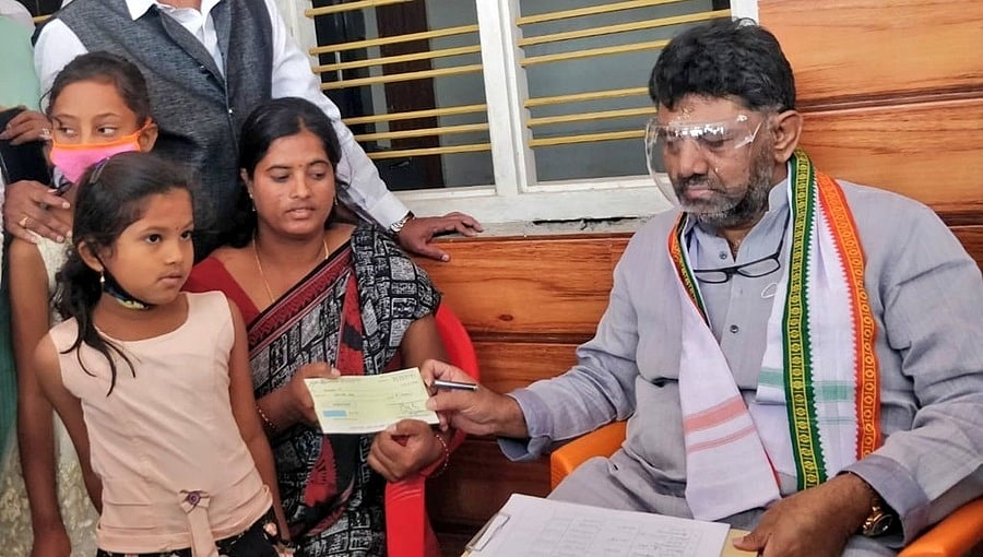 ಜನರ ಮೇಲೆ ಭಯದಿಂದ ಸಿಎಂ ಯಡಿಯೂರಪ್ಪ ಚಾಮರಾಜನಗರ ಜಿಲ್ಲೆಗೆ ಬರುತ್ತಿಲ್ಲ: ಡಿ ಕೆ ಶಿವಕುಮಾರ್