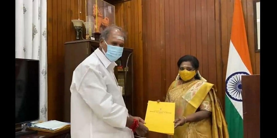 ಪುದುಚೇರಿ: ನೂತನ ಸಚಿವರಿಗೆ ಪ್ರಮಾಣ ವಚನ ಬೋಧನೆ ವೇಳೆ ತಮಿಳು ಶೈಲಿ ಪದ ಬಳಕೆ ಮಾಡಿಲ್ಲ; ರಾಜಭವನ ಸ್ಪಷ್ಟನೆ