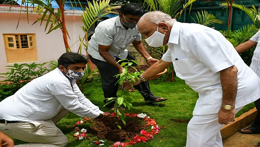 ಮೈಸೂರು ಅಧಿಕಾರಿಗಳ ಜಟಾಪಟಿ ಕುರಿತು ಇಂದು ನಿರ್ಧಾರ; ಜೂನ್ 14ರ ನಂತರ ಹಂತಹಂತದ ಅನ್ ಲಾಕ್: ಸುಳಿವು ಕೊಟ್ಟ ಸಿಎಂ