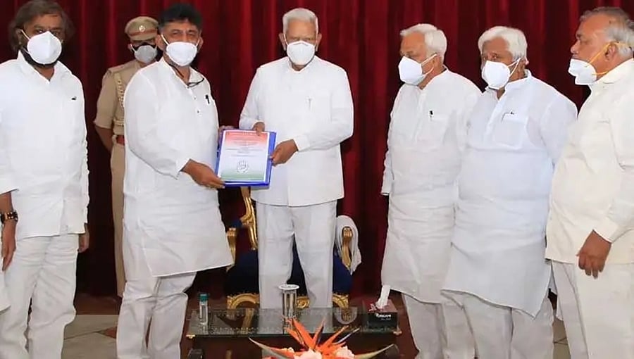 ಪ್ರತಿದಿನ 1 ಕೋಟಿ ಜನರಿಗೆ ಲಸಿಕೆ ಹಾಕಿ: ಕೇಂದ್ರ ಸರ್ಕಾರಕ್ಕೆ ಕಾಂಗ್ರೆಸ್ ಆಗ್ರಹ