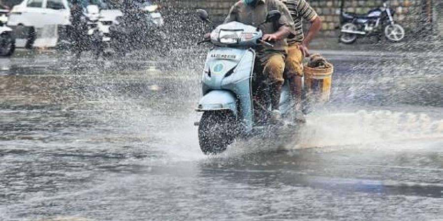 ರಾಜ್ಯಕ್ಕೆ ಮುಂಗಾರು ಅಧಿಕೃತ ಪ್ರವೇಶ: ಮೊದಲ ದಿನವೇ ಹಲವು ಜಿಲ್ಲೆಗಳಲ್ಲಿ ಭಾರೀ ಮಳೆ