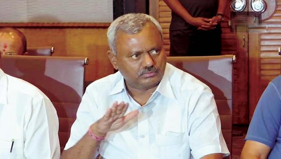 ಅಧಿಕಾರಿಗಳ ಜಗಳ ಬಗ್ಗೆ ಮುಖ್ಯಮಂತ್ರಿ ತೀರ್ಮಾನಿಸುತ್ತಾರೆ, ಜಿಲ್ಲಾ ಉಸ್ತುವಾರಿ ಸ್ಥಾನ ತ್ಯಜಿಸಲು ಸಿದ್ದ: ಎಸ್.ಟಿ. ಸೋಮಶೇಖರ್