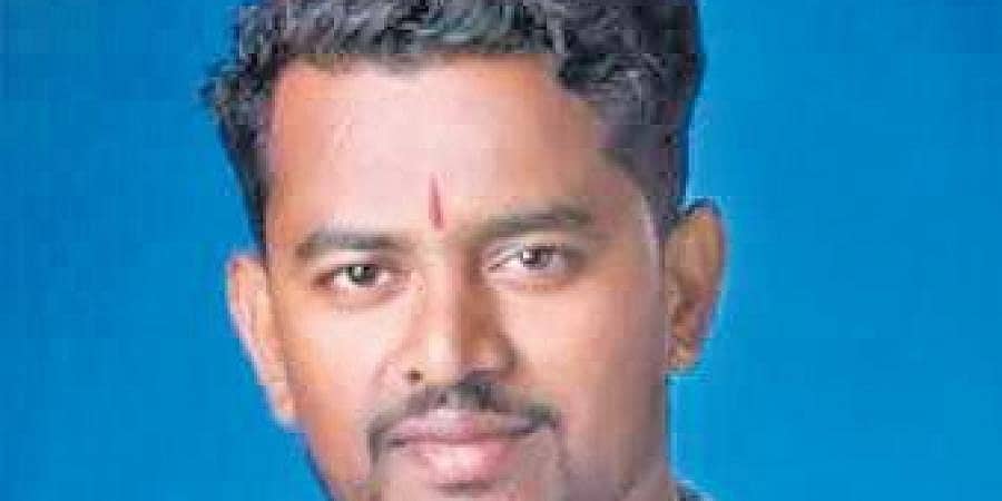 ಬೆಳಗಾವಿ: ಕೋವಿಡ್‌ನಿಂದ ಮೃತರ ಅಂತ್ಯಸಂಸ್ಕಾರ ಮಾಡುತ್ತಾ ಇತರರಿಗೆ ಮಾದರಿಯಾಗುತ್ತಿರುವ 'ಶ್ರೀರಾಮ ಸೇನಾ ಹಿಂದೂಸ್ತಾನ್' ಸದಸ್ಯರು