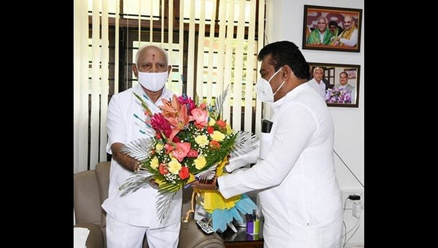 ಎಂ.ಬಿ. ಪಾಟೀಲ್- ಯಡಿಯೂರಪ್ಪ ಭೇಟಿ: ರಾಜಕೀಯ ವಲಯದಲ್ಲಿ ಕುತೂಹಲ!