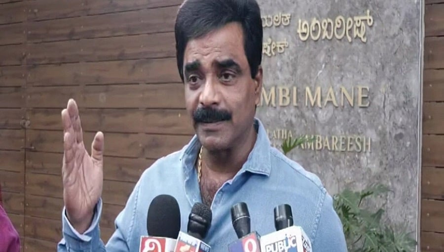 ನಿರ್ಮಾಪಕ ರಾಕ್ ಲೈನ್ ವೆಂಕಟೇಶ್ ನಿವಾಸದ ಎದುರು ಹೈಡ್ರಾಮಾ: ಜೆಡಿಎಸ್ ಕಾರ್ಯಕರ್ತರಿಂದ ಮುತ್ತಿಗೆ, ಕ್ಷಮೆ ಕೇಳಲು ಆಗ್ರಹ