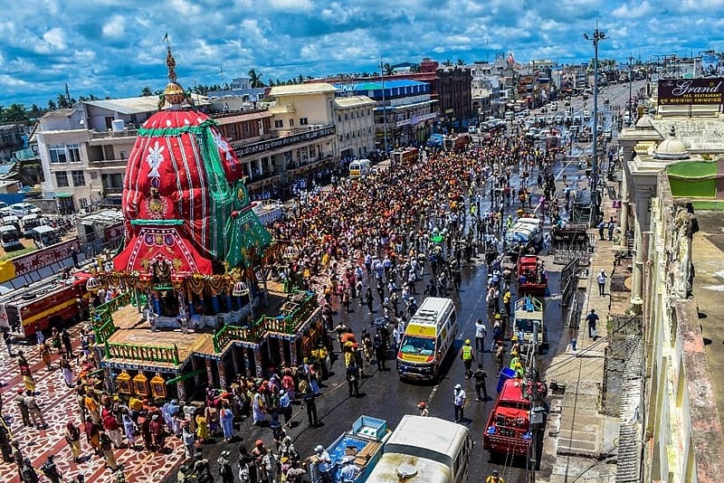 ಸತತ ಎರಡನೇ ವರ್ಷವೂ ಕೋವಿಡ್-19 ಹಿನ್ನೆಲೆಯಲ್ಲಿ ಹೆಚ್ಚು ಜನ ಭಾಗವಹಿಸದೇ ರಥ ಯಾತ್ರೆ ನಡೆದಿದೆ.