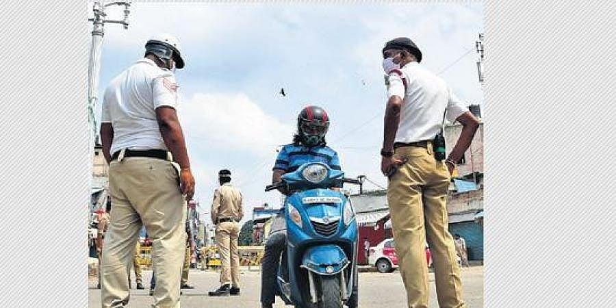 ಚಾಲನಾ ಪರೀಕ್ಷೆ: ಕೇಂದ್ರ ಮೋಟಾರು ವಾಹನಗಳ ನಿಯಮ ಪಾಲಿಸದ ಅಧಿಕಾರಿಗಳು, ಪ್ರತಿಕ್ರಿಯೆ ನೀಡುವಂತೆ ರಾಜ್ಯ ಸರ್ಕಾರಕ್ಕೆ 'ಹೈ' ಸೂಚನೆ