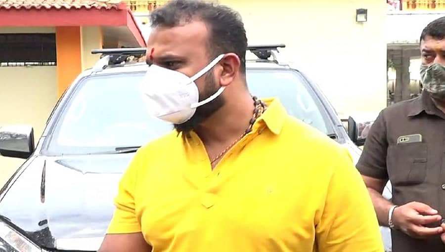 ಸಿಕ್ಕಿ ಸಿಕ್ಕಿದವರಿಗೆಲ್ಲ ನನ್ನ ಬಗ್ಗೆ ಮಾತನಾಡುವ ಅಧಿಕಾರ ಇಲ್ಲ, ನಾನು ಕಾನೂನಿಗೆ ತಲೆಬಾಗುತ್ತೇನೆ: ಉಮಾಪತಿ ಗೌಡ
