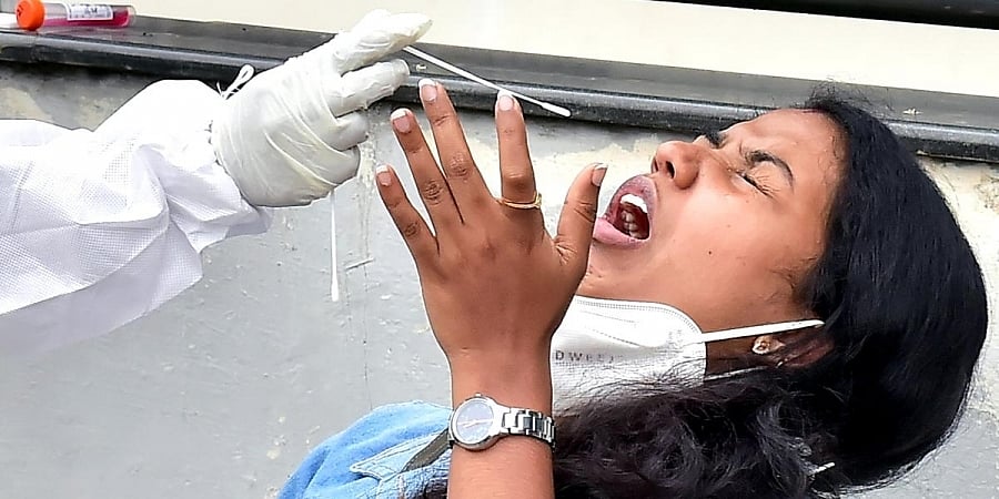 ಕೊರೋನಾ 3ನೇ ಅಲೆಗೆ ಸಿದ್ಧತೆ: ಎಲ್ಲಾ ಜಿಲ್ಲೆಯಲ್ಲೂ ವೈದ್ಯರು, ಸಿಬ್ಬಂದಿಗಳಿಗೆ ತರಬೇತಿ ನೀಡಲು ಸರ್ಕಾರ ನಿರ್ಧಾರ