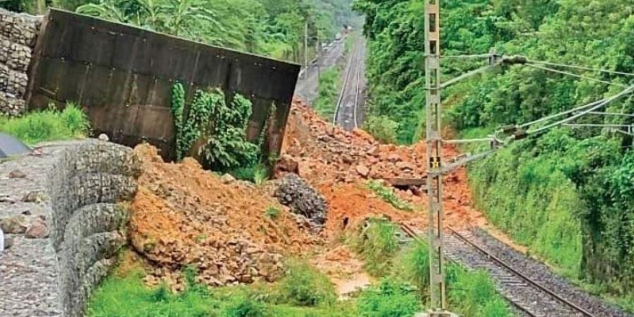 ಮಲೆನಾಡು, ಕರಾವಳಿ ಭಾಗದಲ್ಲಿ ಭಾರೀ ಮಳೆ: ಅಧಿಕಾರಿಗಳಿಂದ ಮಾಹಿತಿ ಪಡೆದ ಶೋಭಾ ಕರಂದ್ಲಾಜೆ