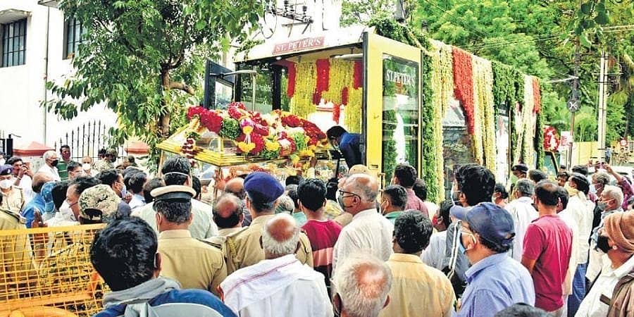 ಕಳಚಿದ 'ಕಾವೇರಿ' ಹೋರಾಟದ ಕೊಂಡಿ: ಸಾವಿರಾರು ಜನರಿಂದ ಅಶ್ರುತರ್ಪಣ; ಸರ್ಕಾರಿ ಗೌರವದೊಂದಿಗೆ ಜಿ.ಮಾದೇಗೌಡ ಅಂತಿಮ ವಿಧಿ-ವಿಧಾನ