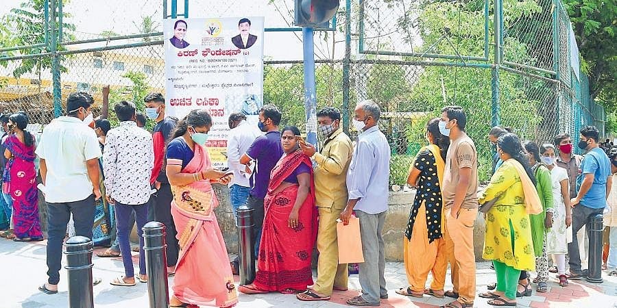 ಪಾಸಿಟಿವಿಟಿ ಪ್ರಮಾಣ ಶೇ.2.05ಕ್ಕೆ ಇಳಿಕೆ: ನೈಟ್ ಕರ್ಫ್ಯೂ ಮುಂದುವರಿಕೆ; ಇಂದು ರಾಜ್ಯ ಸರ್ಕಾರದಿಂದ ಹೊಸ ಮಾರ್ಗಸೂಚಿ ಬಿಡುಗಡೆ ಸಾಧ್ಯತೆ!